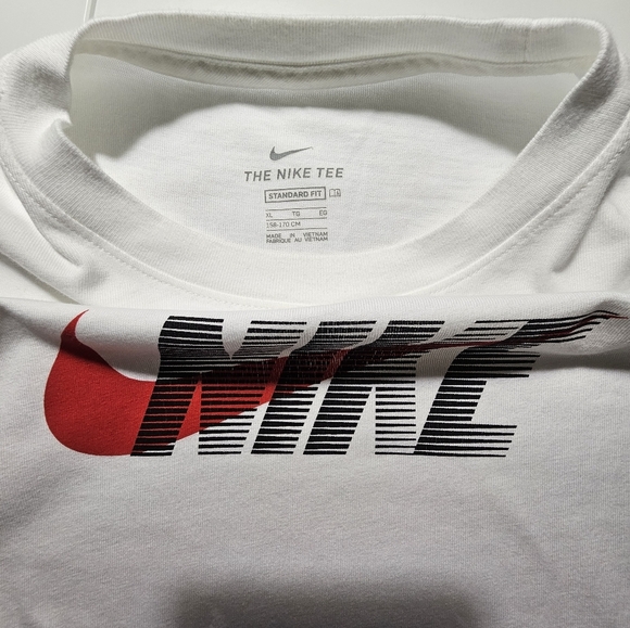 NIKE - White T-Shirt - Unisex - Picture 9 of 13
